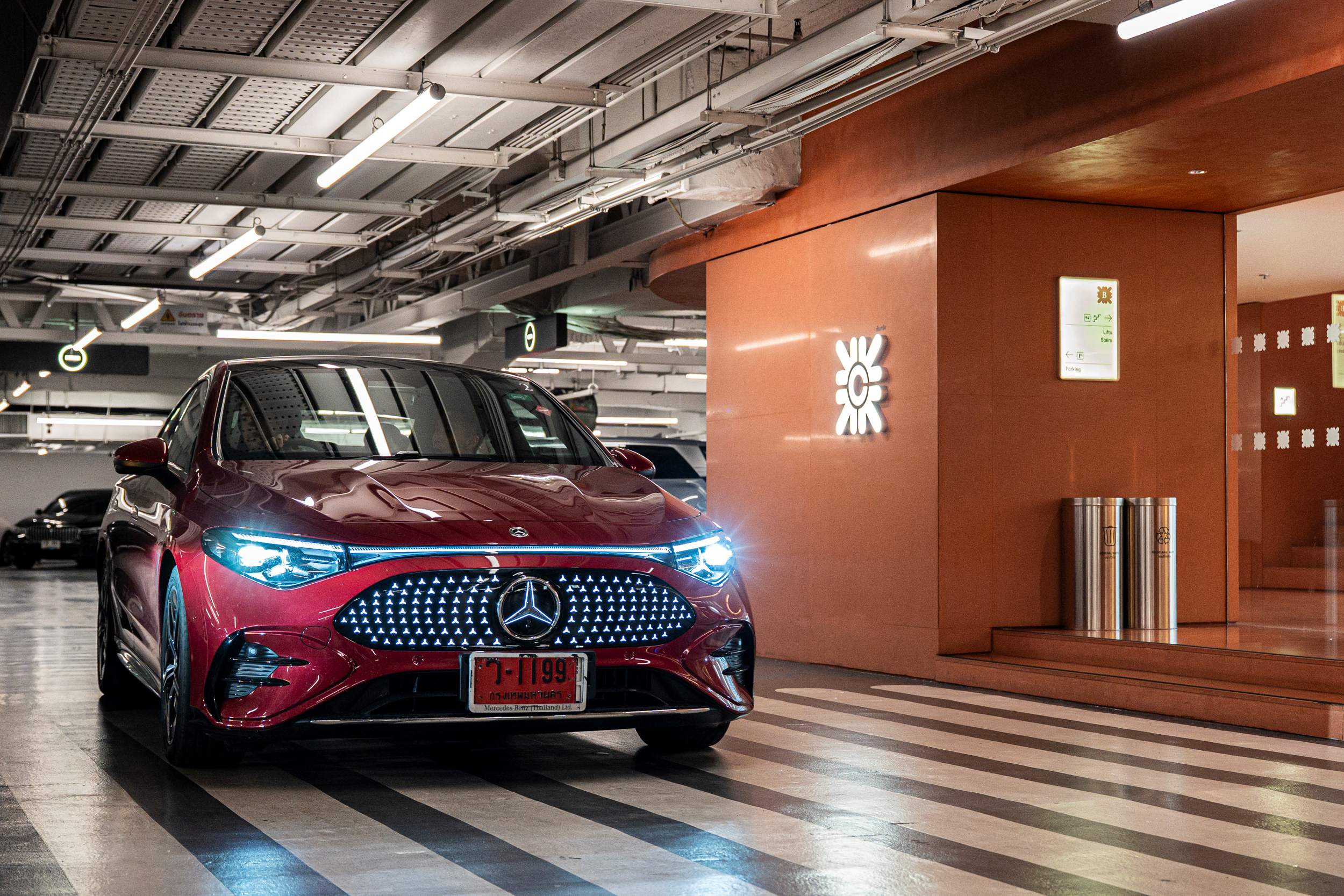 เมอร์เซเดส-เบนซ์ ต่อยอดกระแส  The all-new electric CLA กับ Façade Lighting